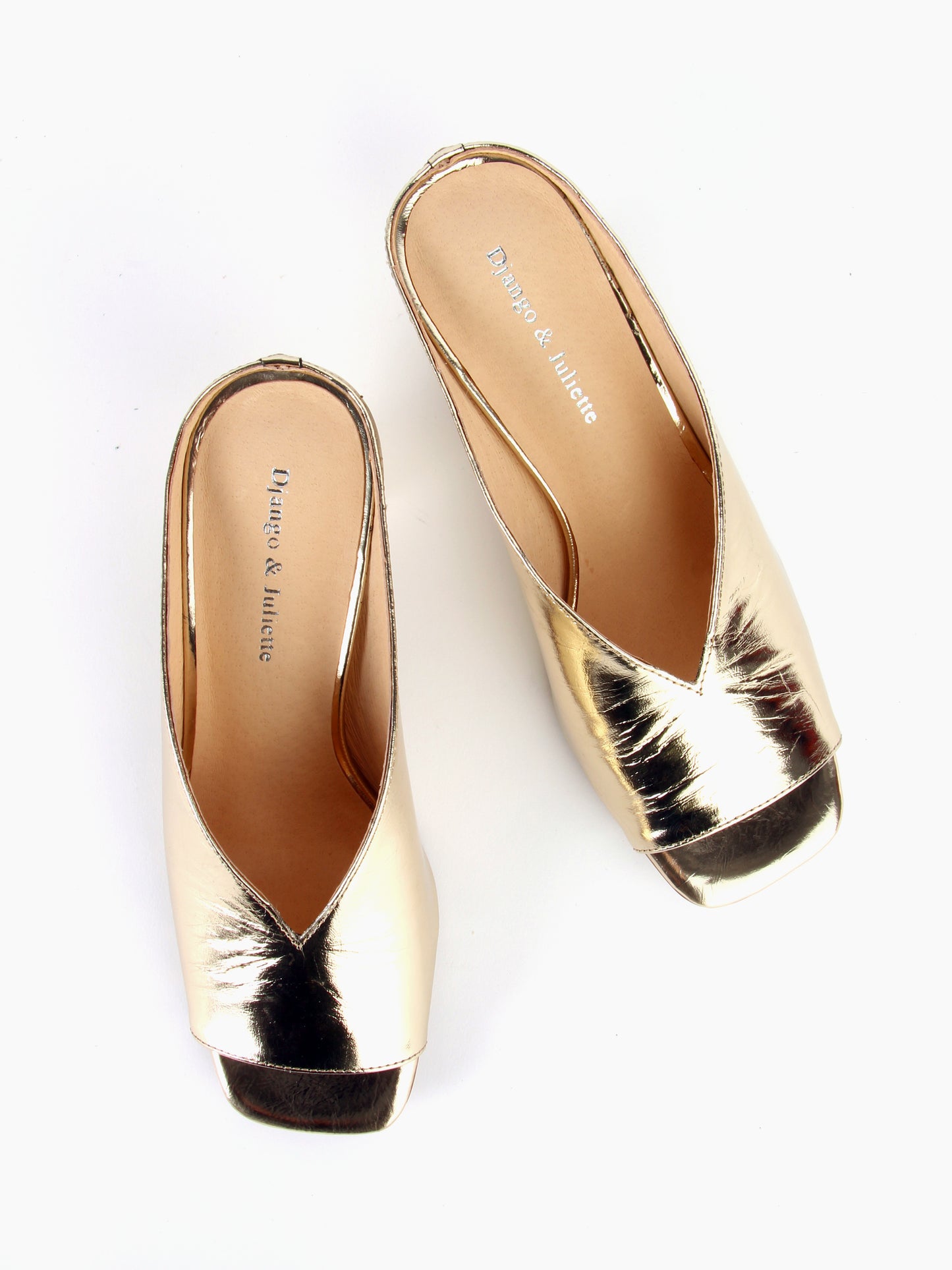 
                  
                    Django & Juliette - Ursola
                  
                