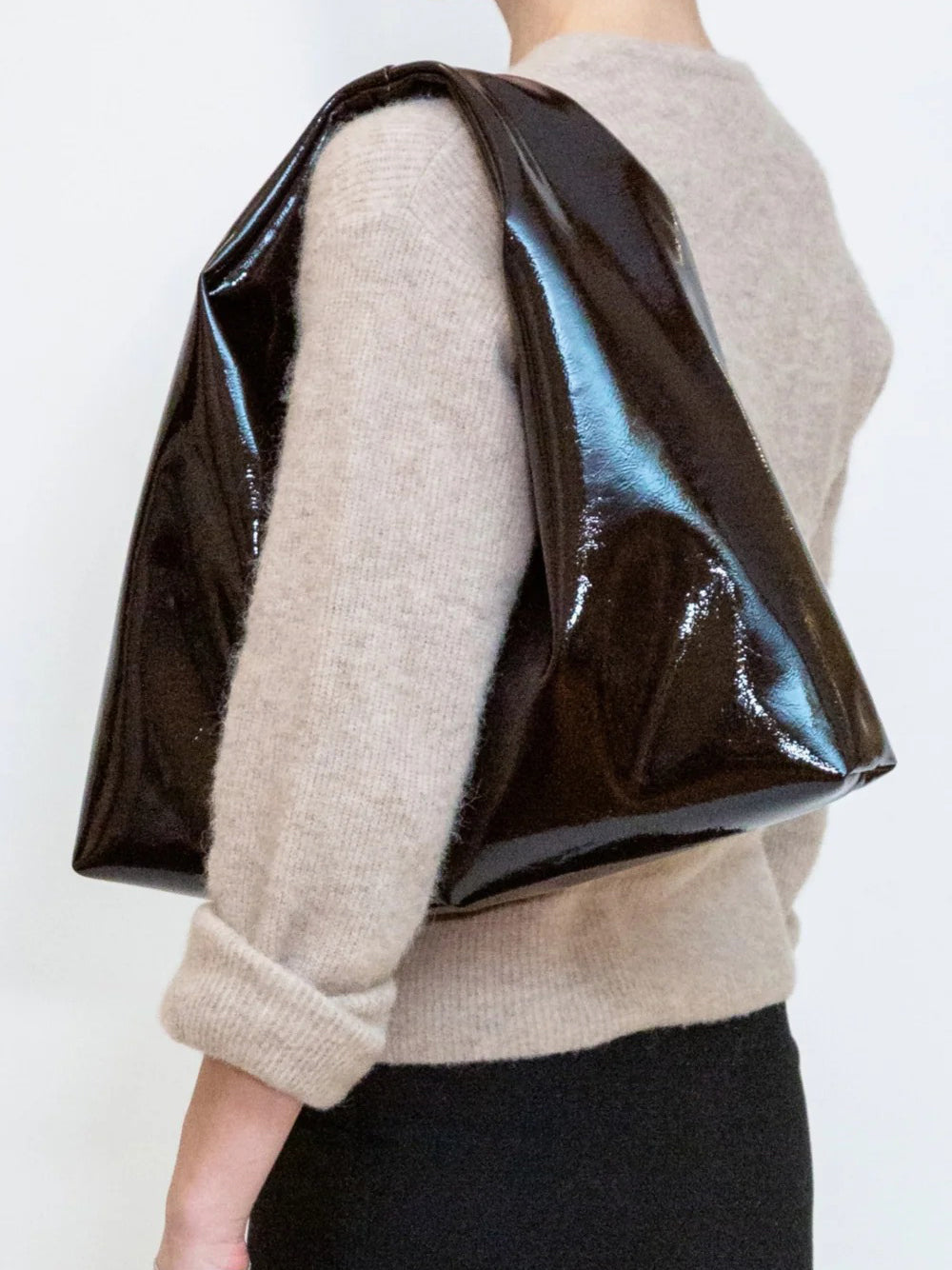 
                  
                    Hvisk - Sarah Glossy
                  
                