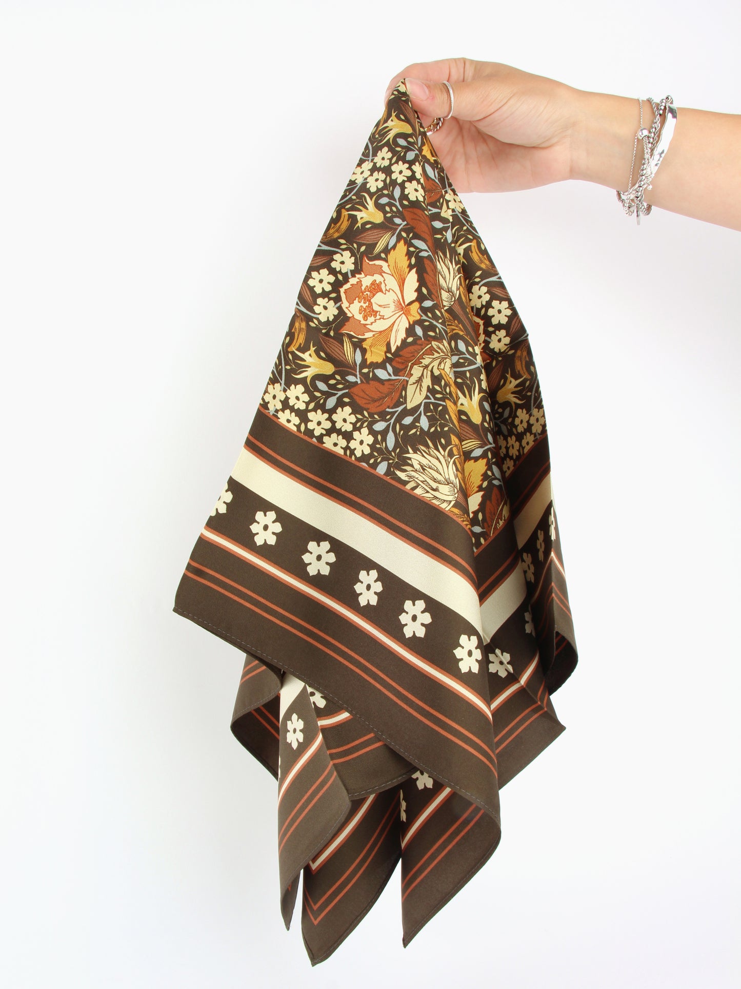 
                  
                    Foulard en soie
                  
                