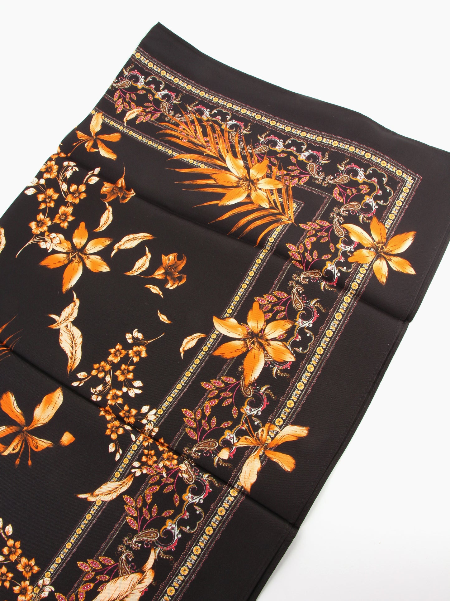 
                  
                    Foulard en soie
                  
                