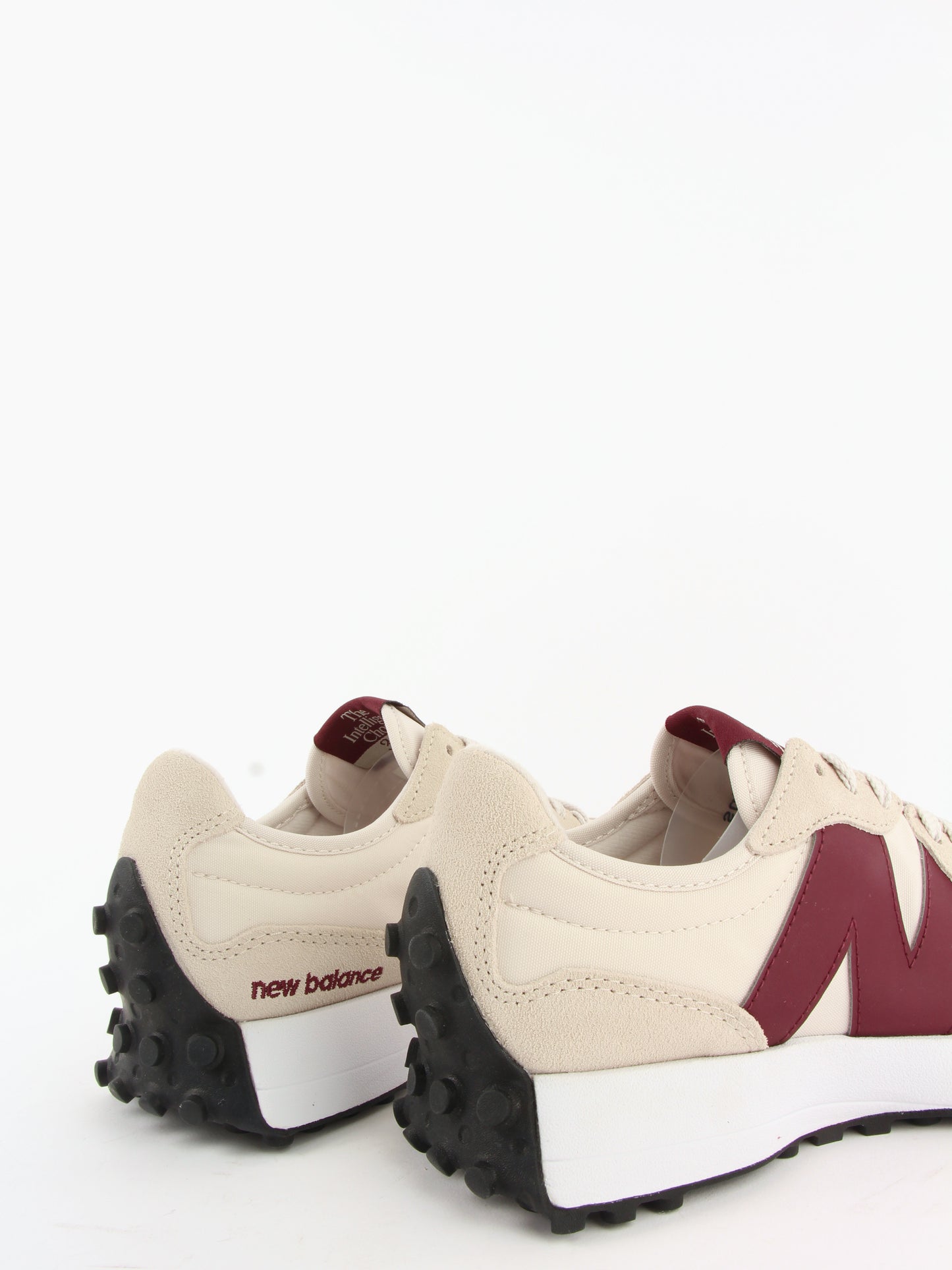 
                  
                    New Balance - 327
                  
                