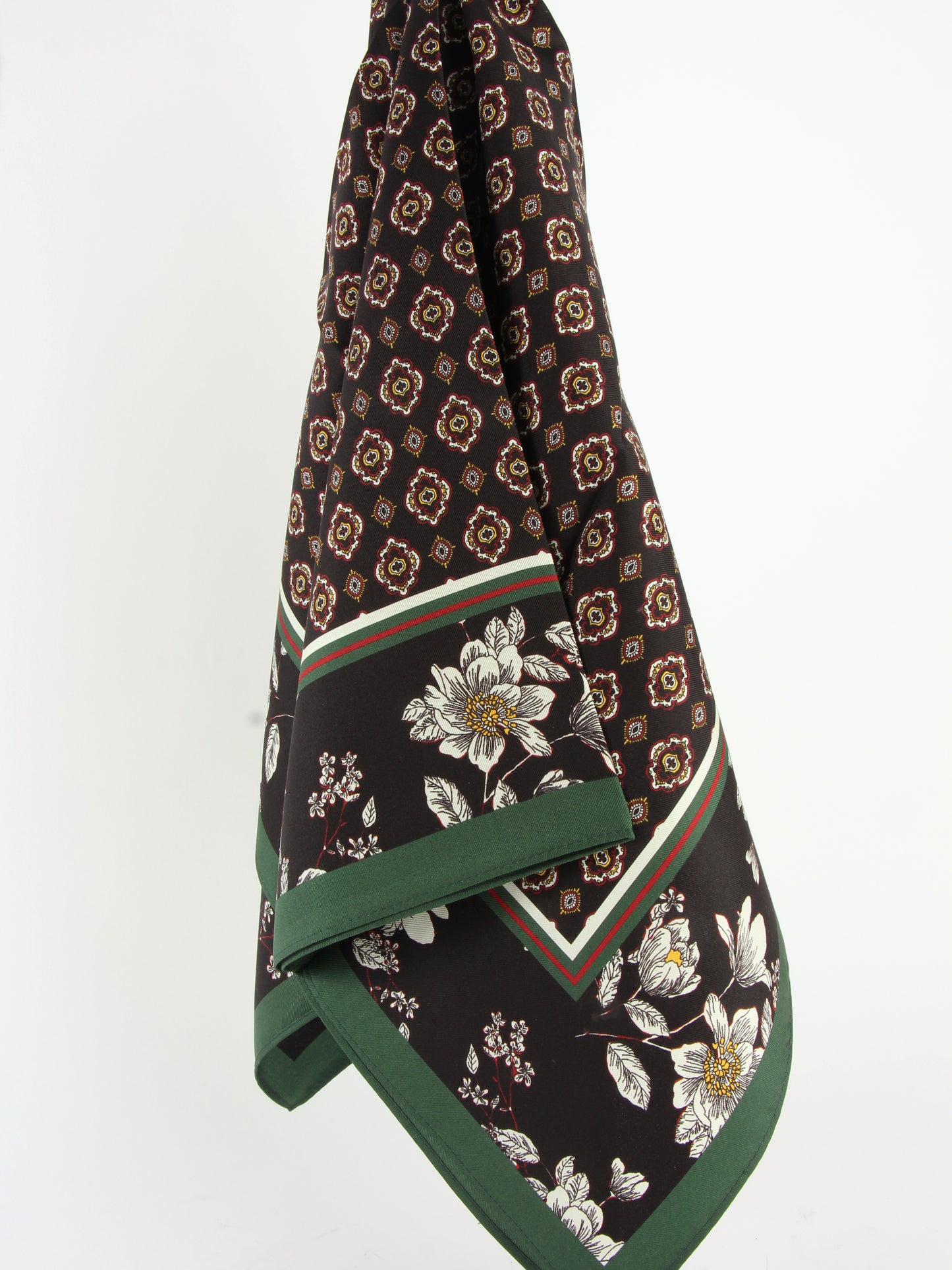 
                  
                    Foulard en soie
                  
                