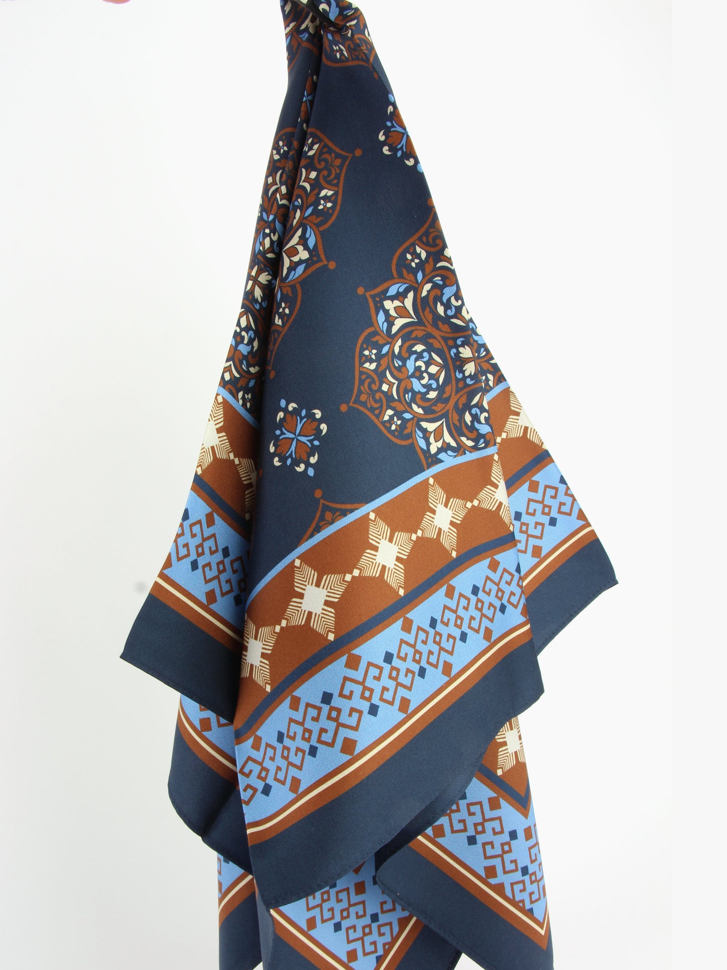 
                  
                    Foulard en soie
                  
                