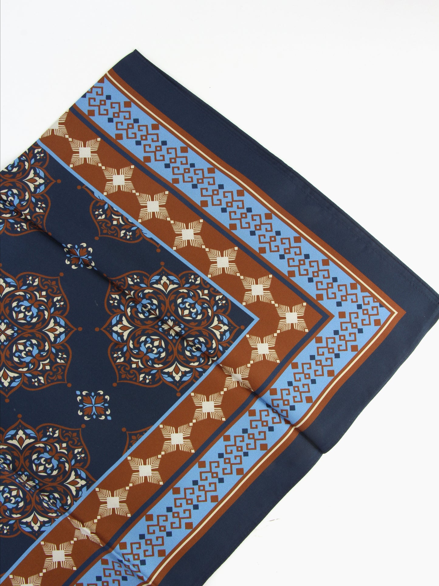 
                  
                    Foulard en soie
                  
                
