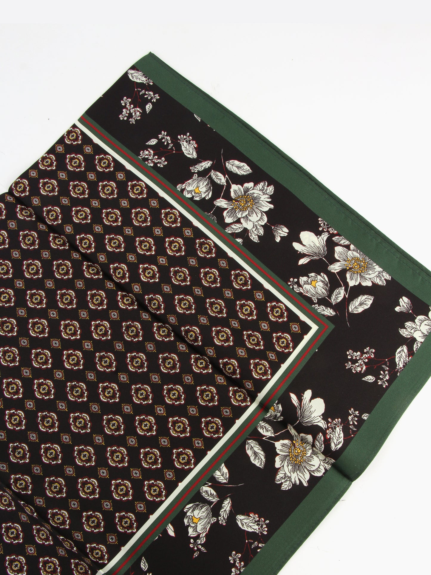 
                  
                    Foulard en soie
                  
                