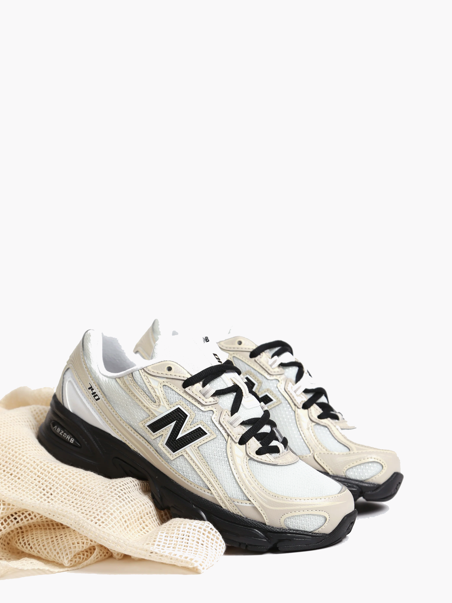 
                  
                    New Balance - 740
                  
                