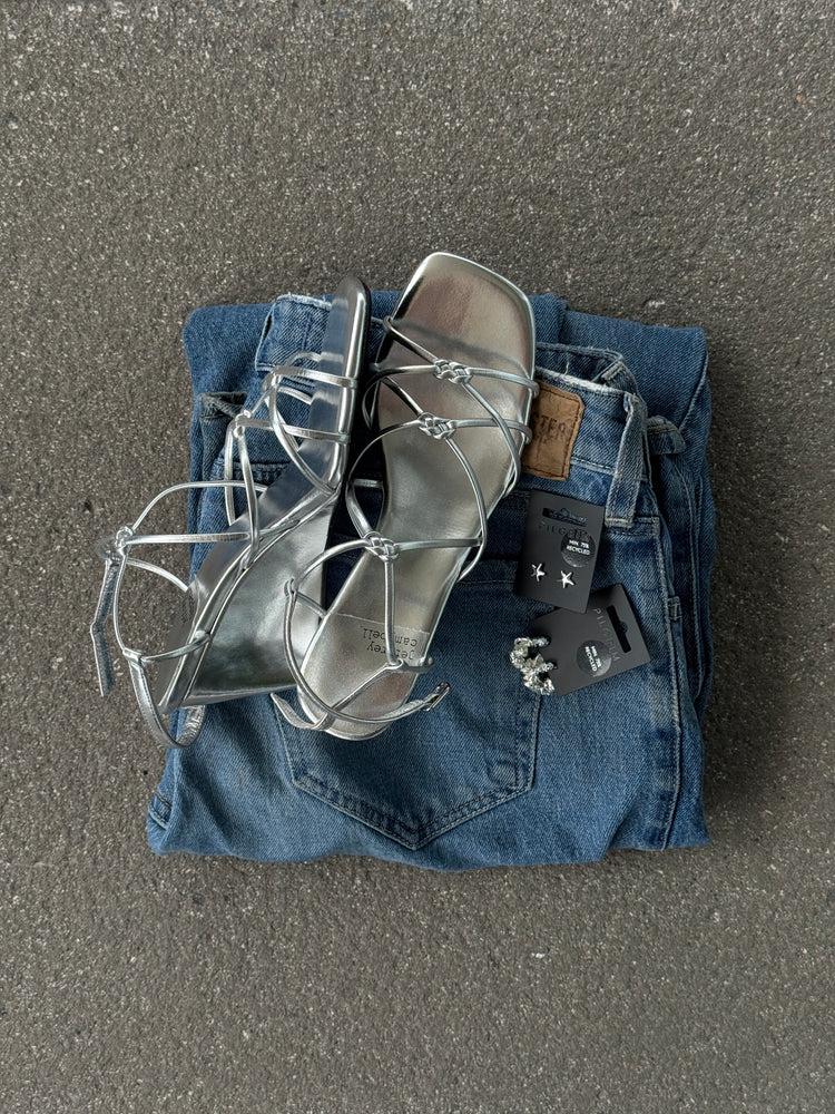 
                  
                    Jeffrey Campbell - Socialz
                  
                