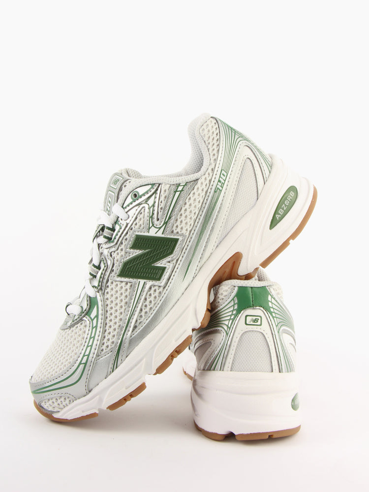 
                  
                    New Balance - 740
                  
                