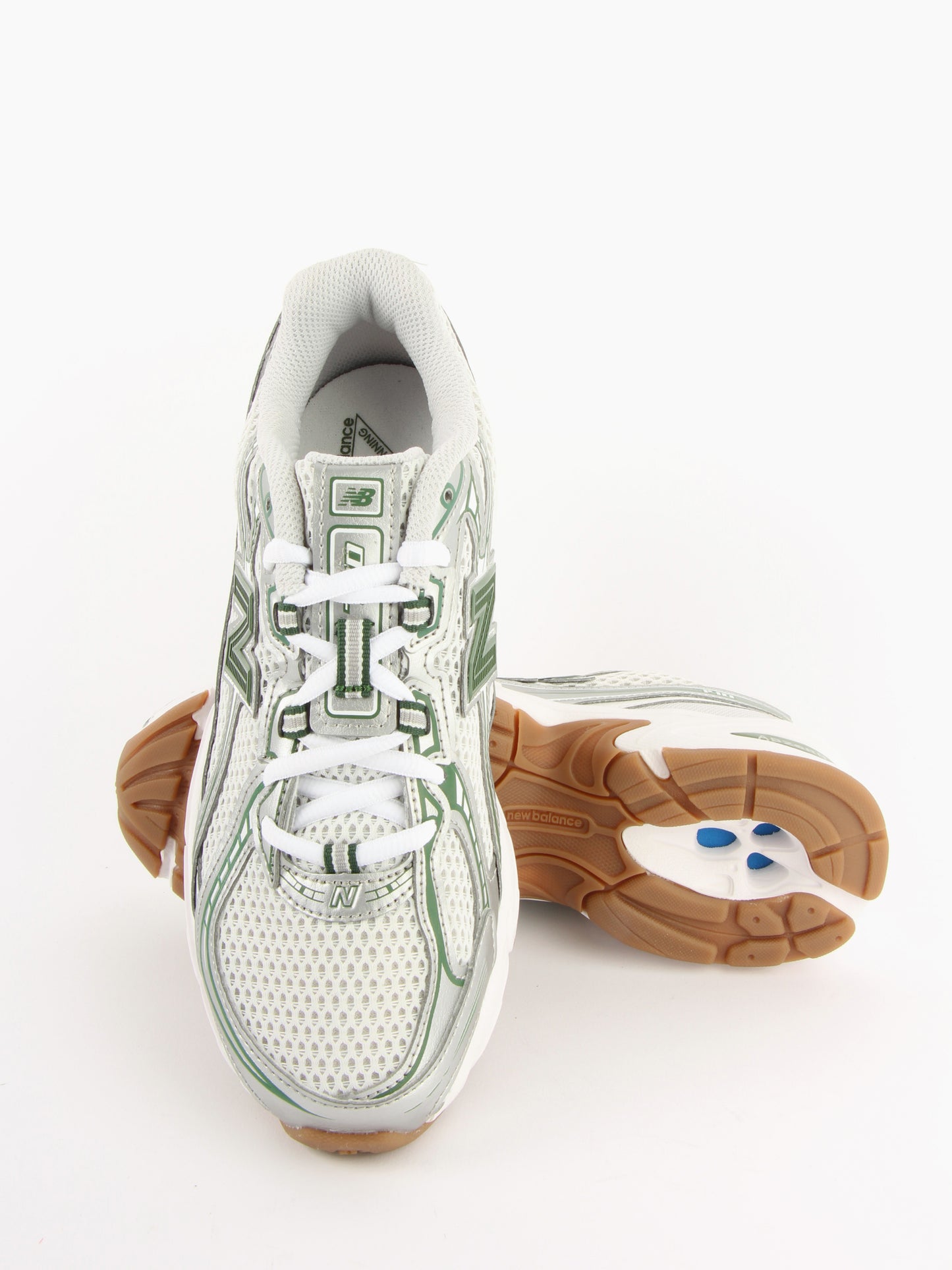 
                  
                    New Balance - 740
                  
                