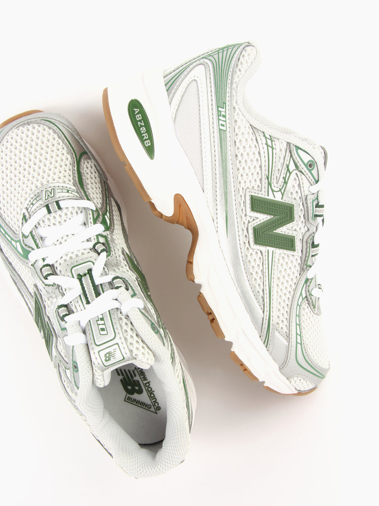 
                  
                    New Balance - 740
                  
                