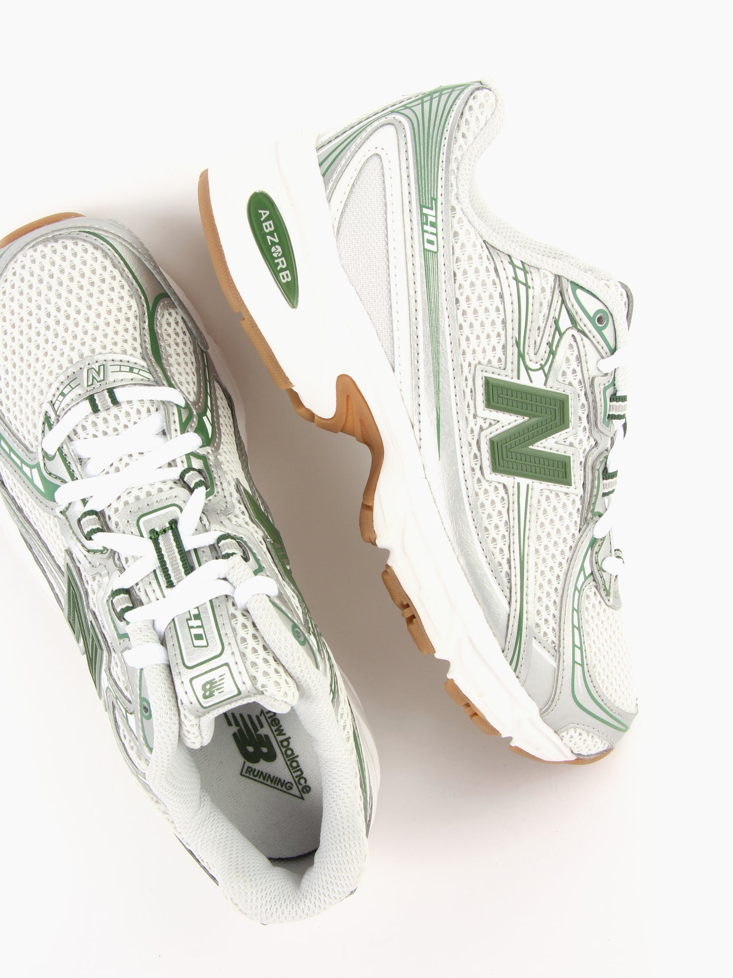 
                  
                    New Balance - 740
                  
                