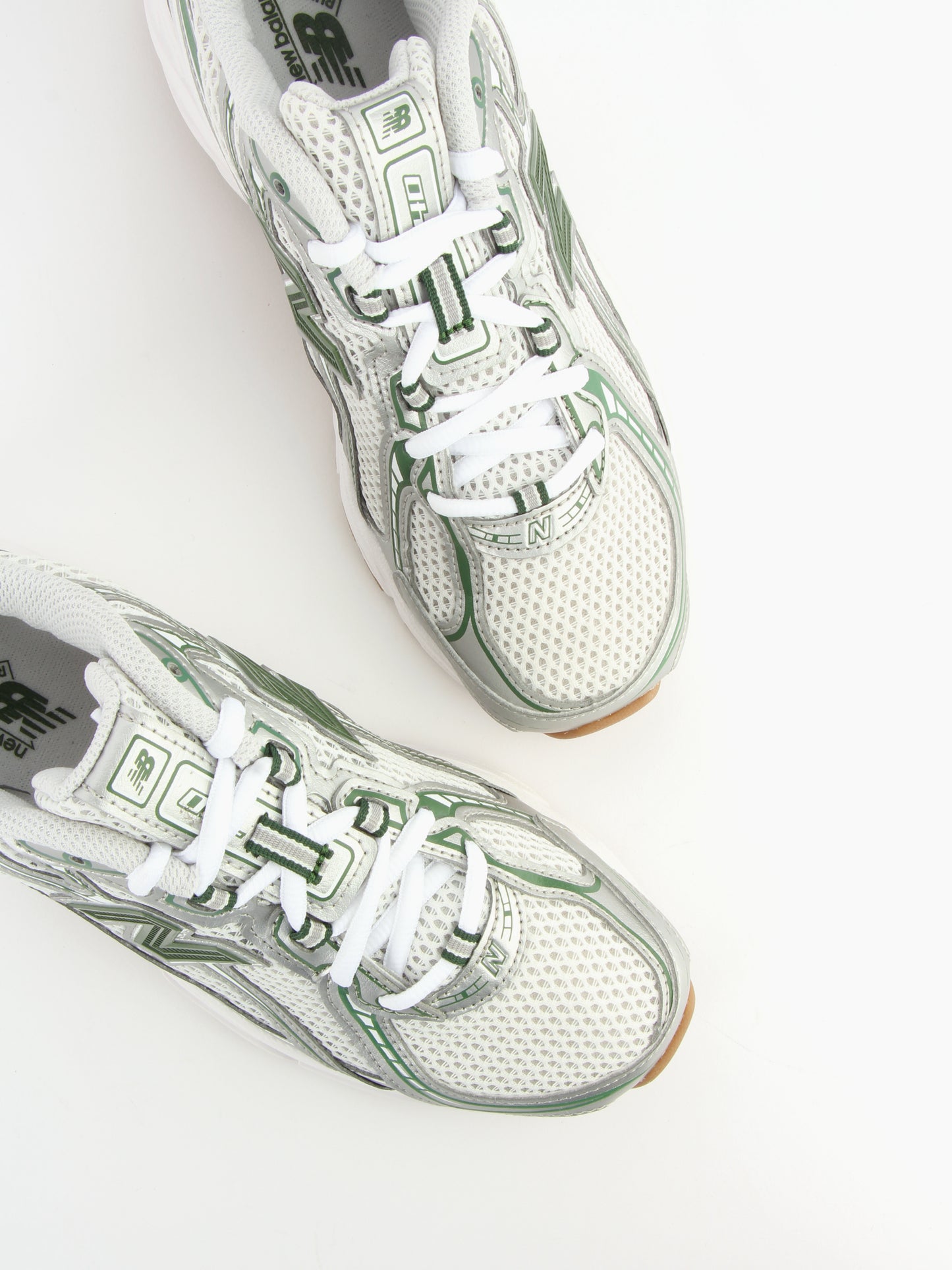 
                  
                    New Balance - 740
                  
                