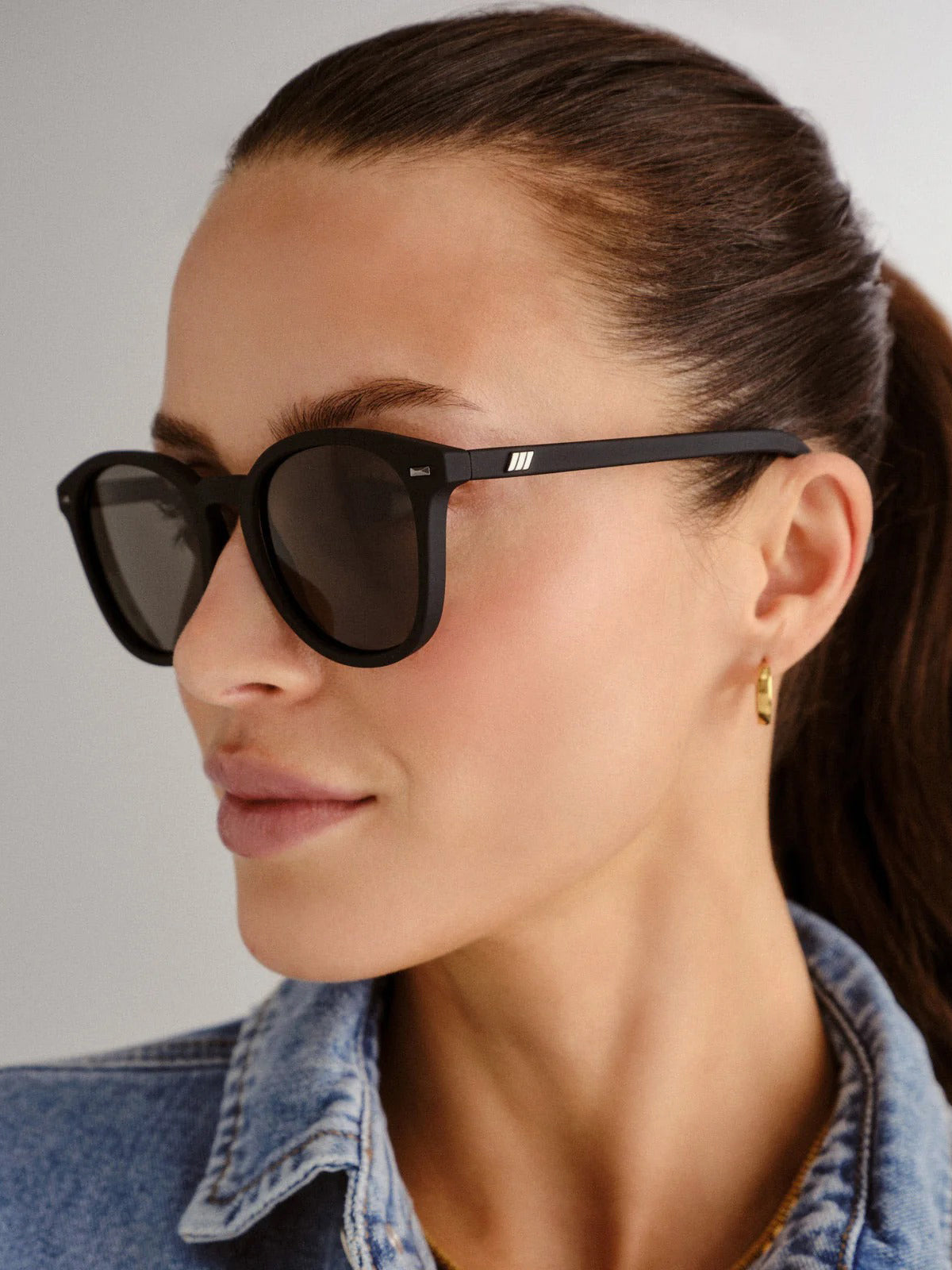 
                  
                    Le Specs - Bandwagon
                  
                