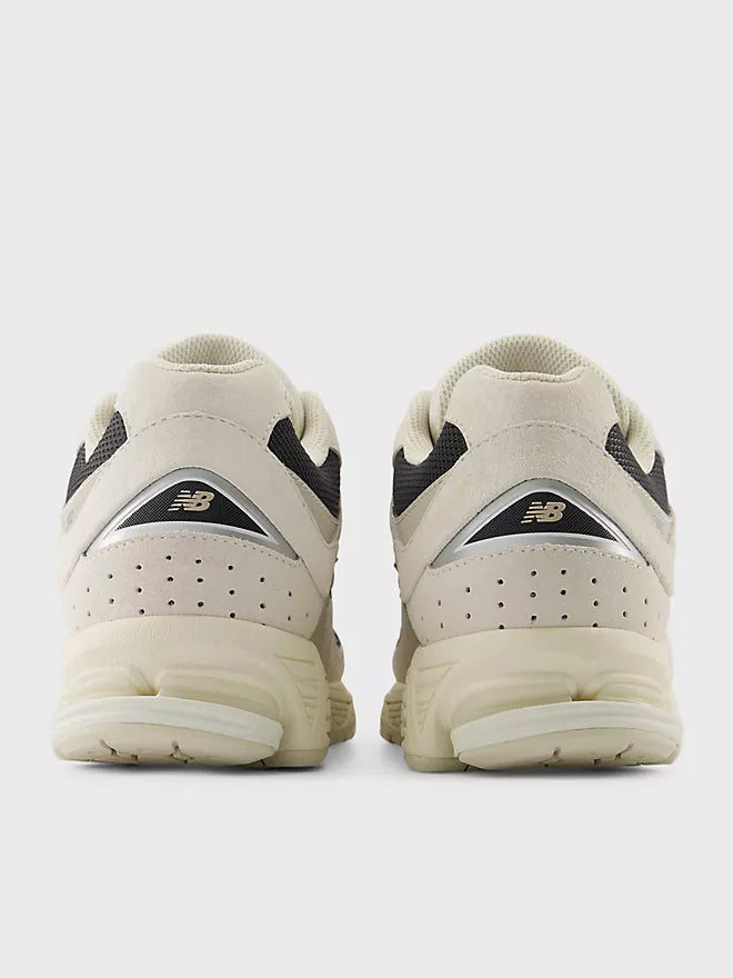 
                  
                    New Balance - 2002RN
                  
                