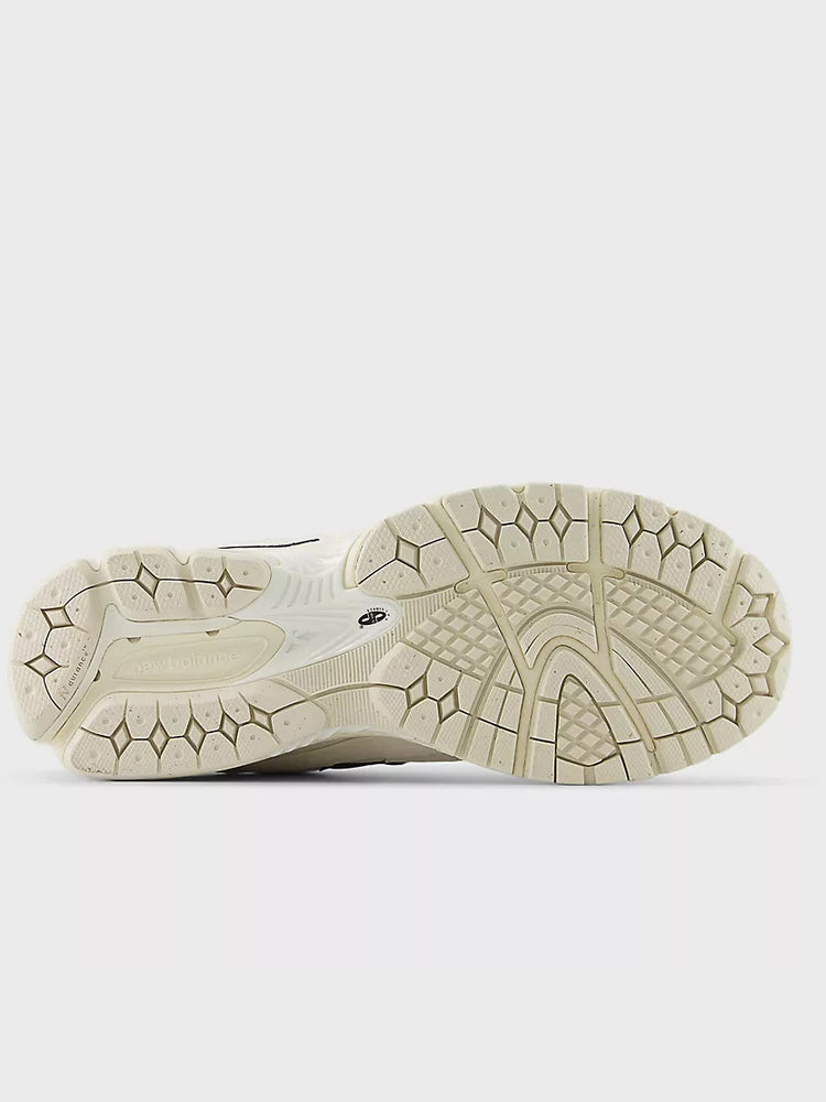 
                  
                    New Balance - 2002RN
                  
                