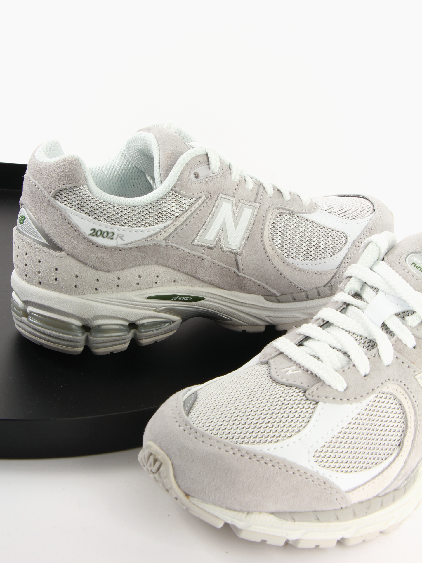 New Balance - 2002R