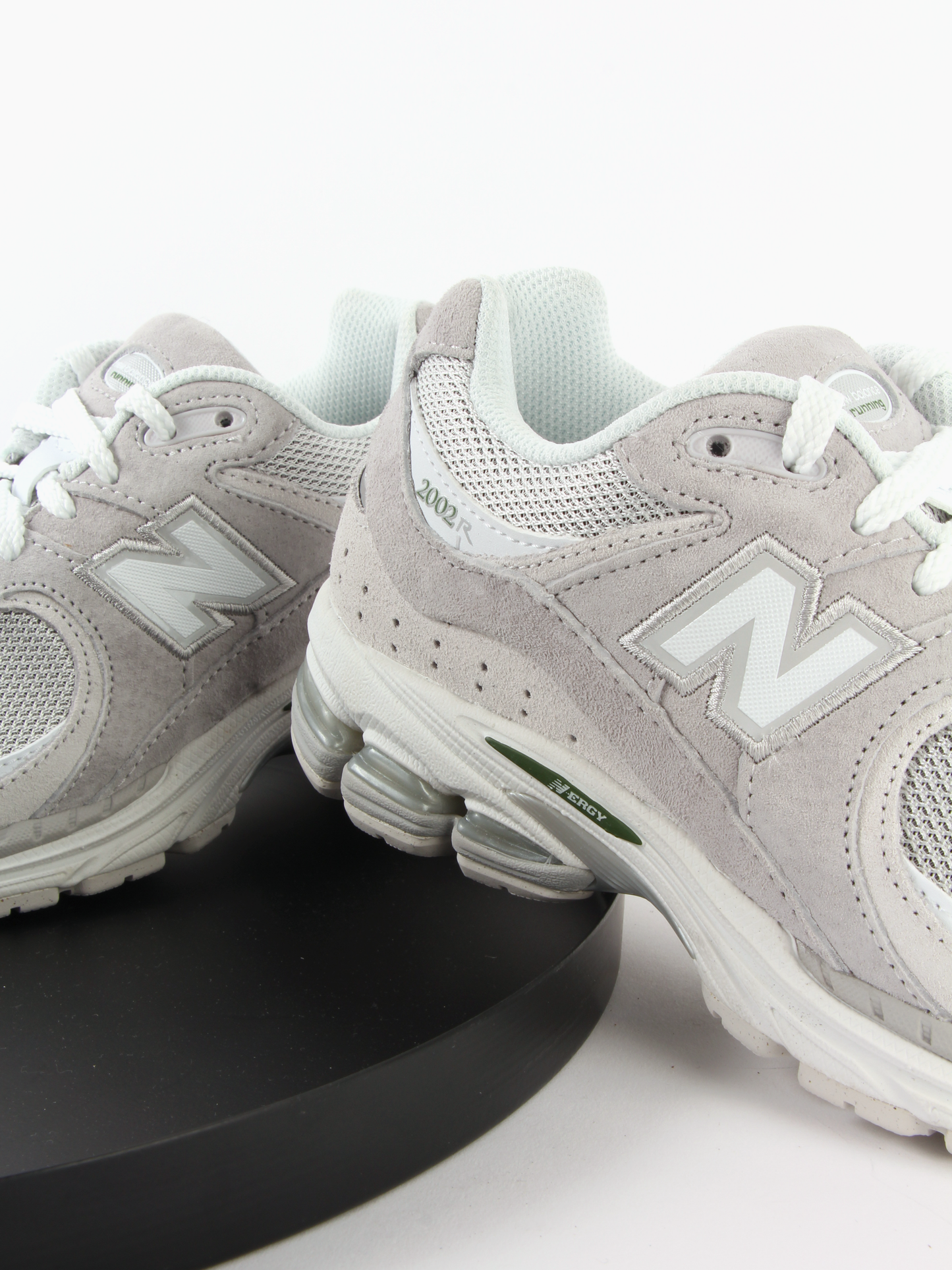 
                  
                    New Balance - 2002R
                  
                