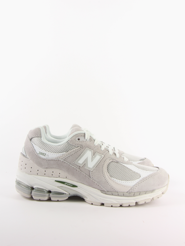 
                  
                    New Balance - 2002R
                  
                