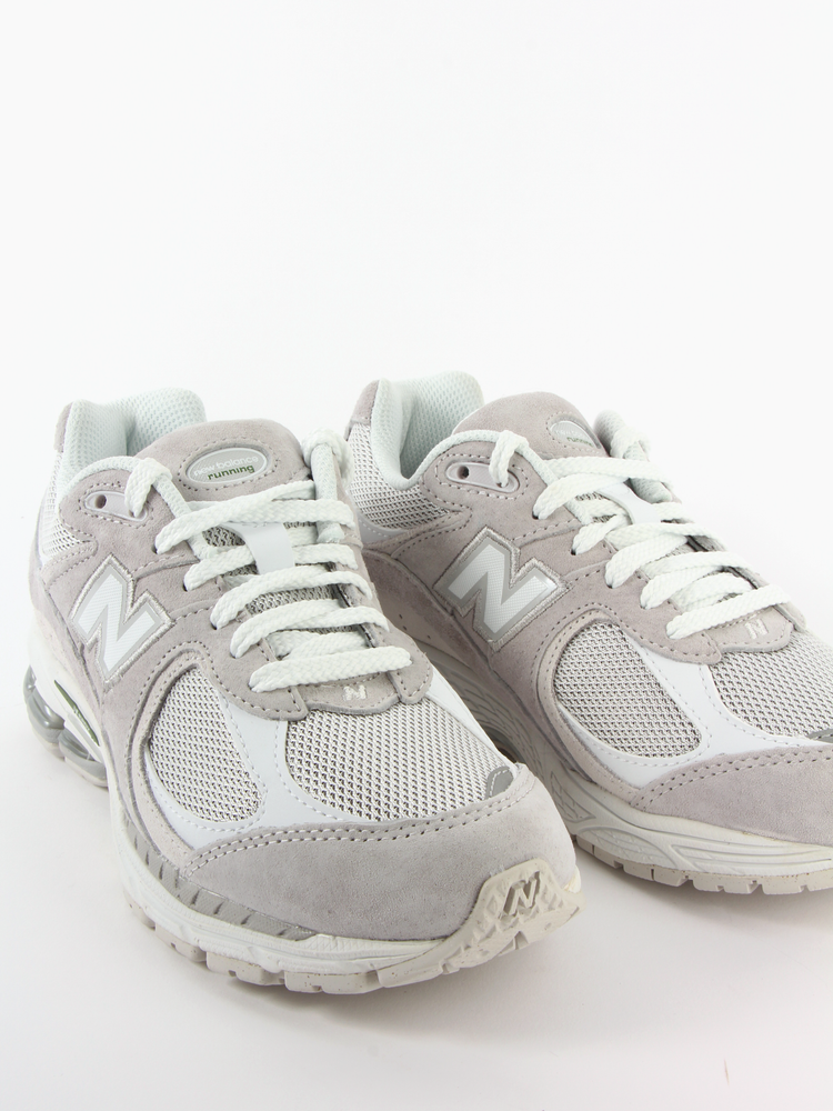 
                  
                    New Balance - 2002R
                  
                