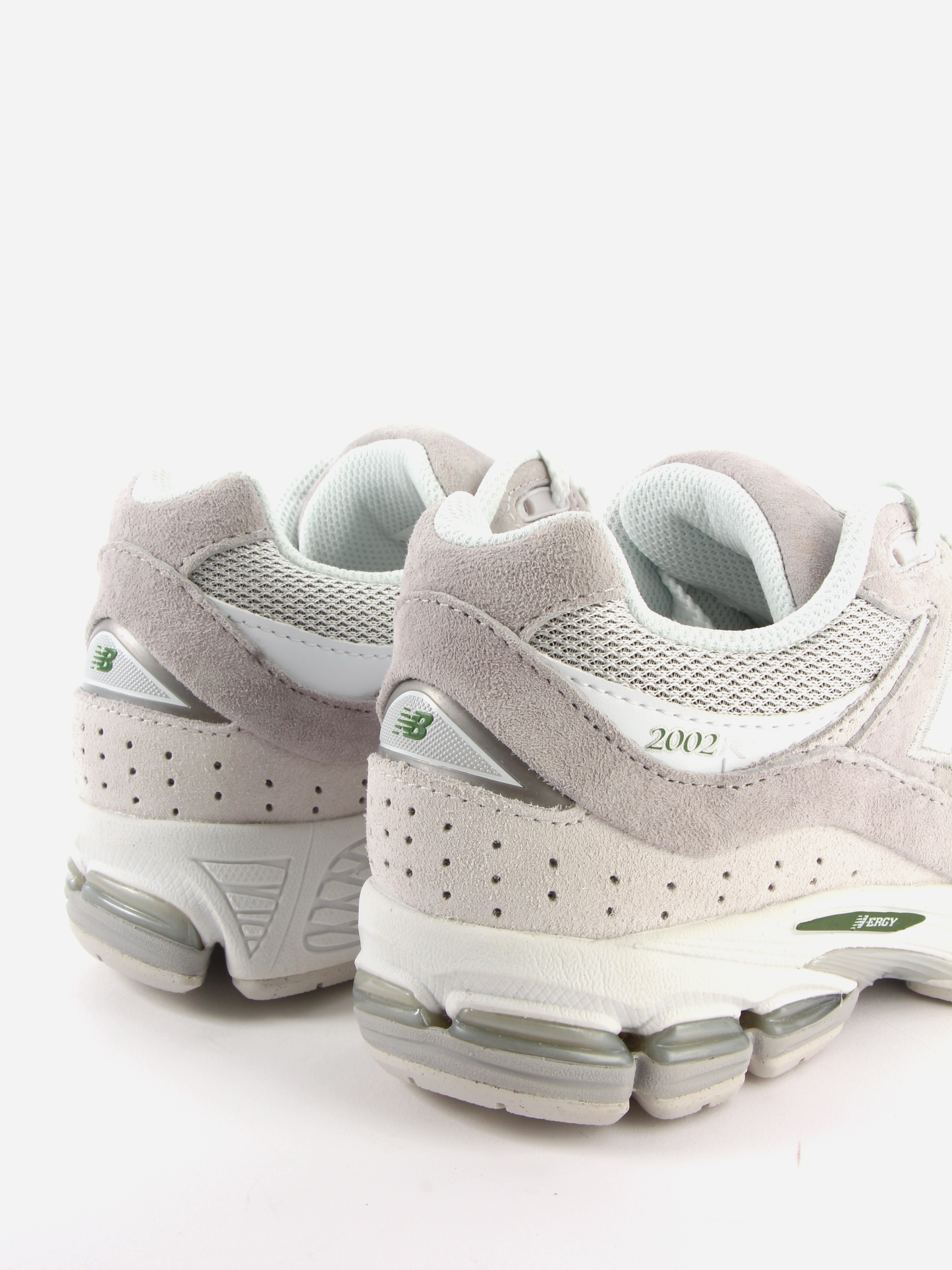 
                  
                    New Balance - 2002R
                  
                