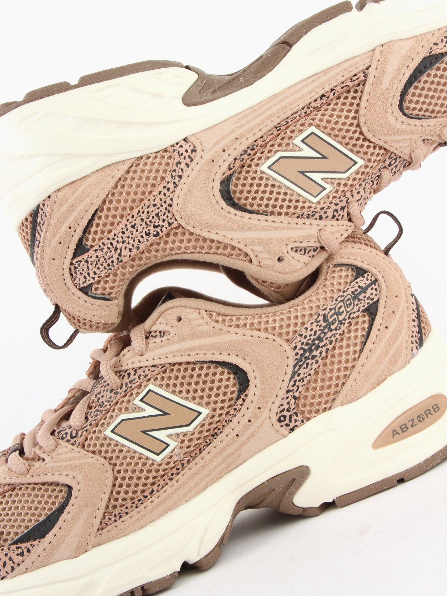 
                  
                    New Balance - 530
                  
                