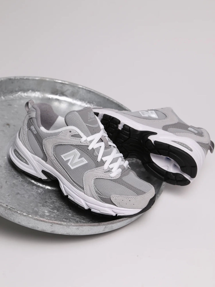 
                  
                    New Balance - 530
                  
                