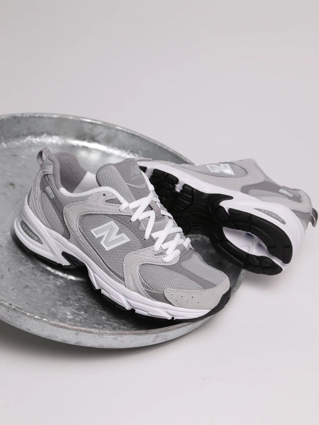 
                  
                    New Balance - 530
                  
                