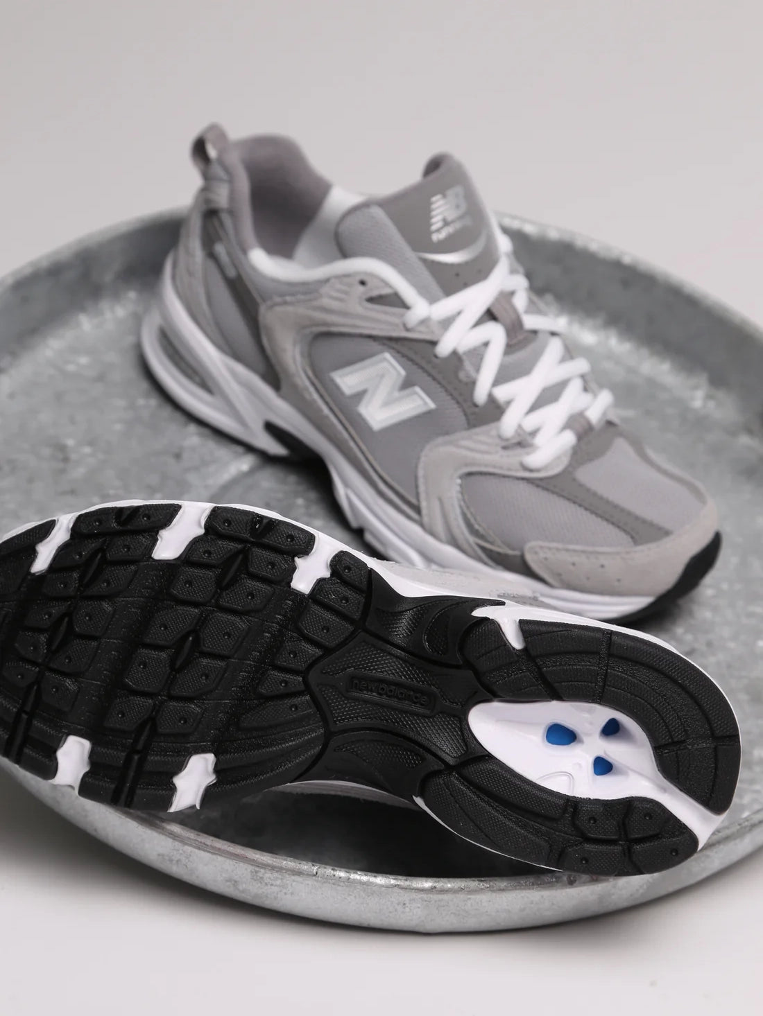 
                  
                    New Balance - 530
                  
                