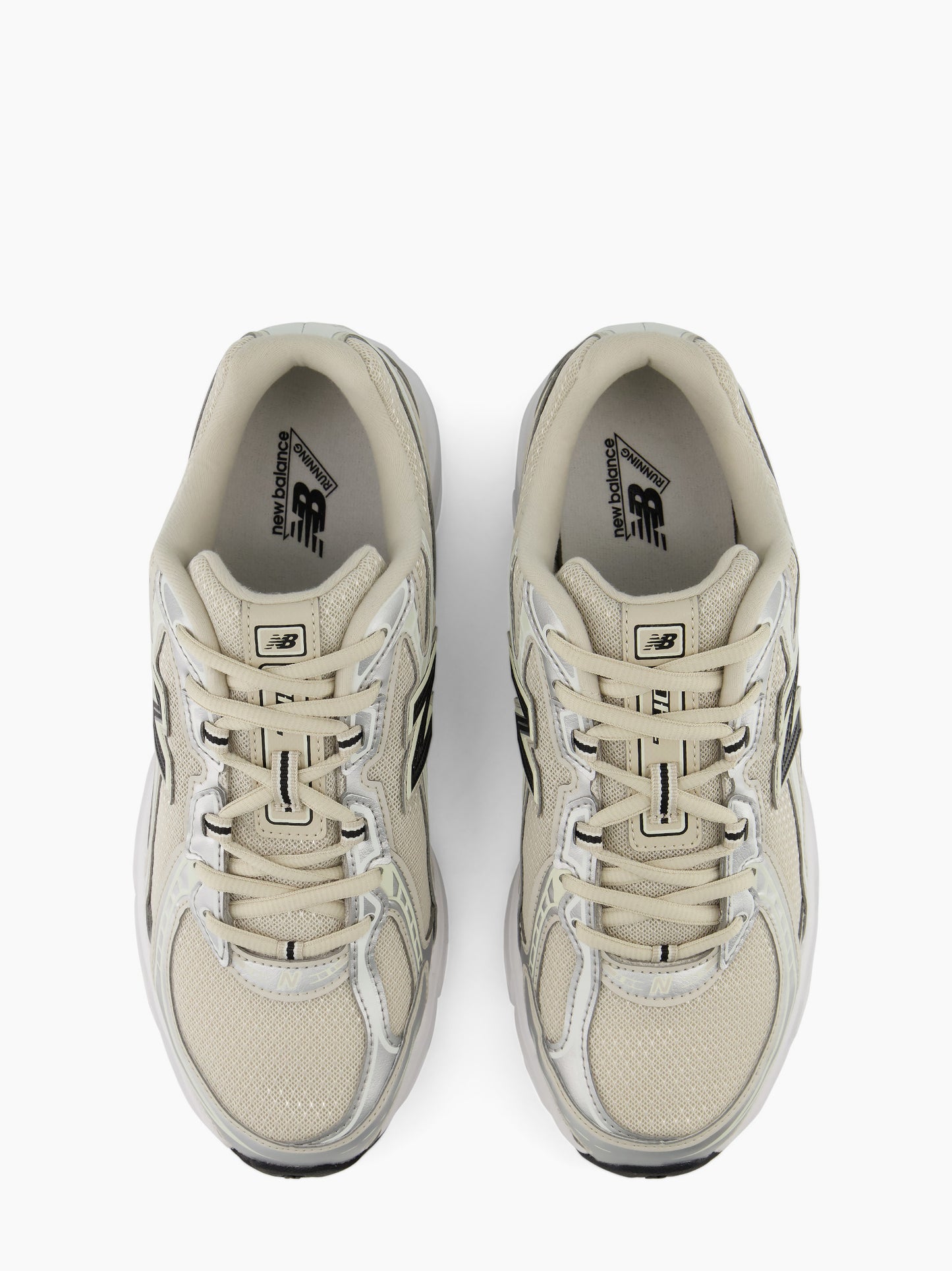 
                  
                    New Balance - 740
                  
                