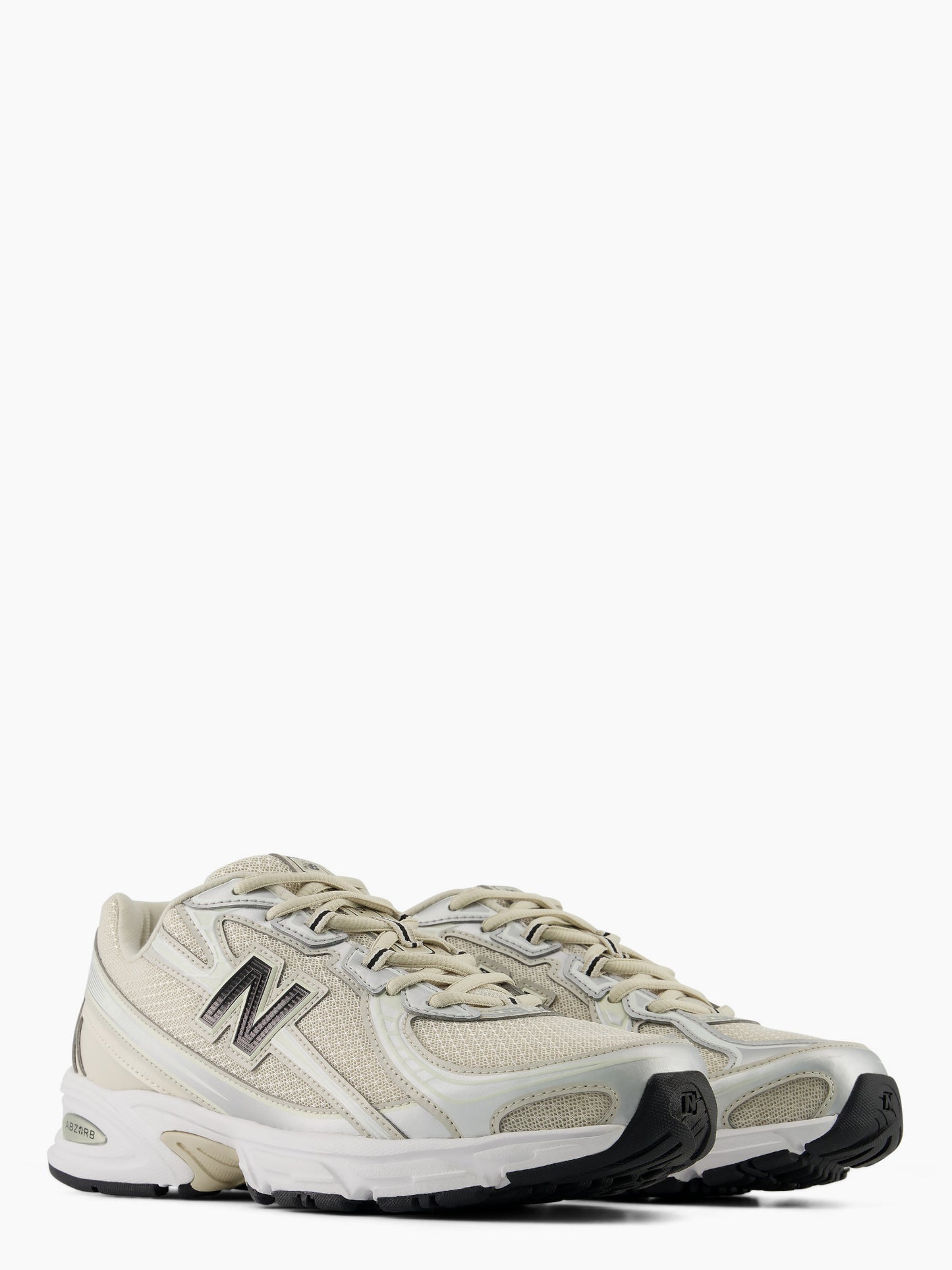 
                  
                    New Balance - 740
                  
                