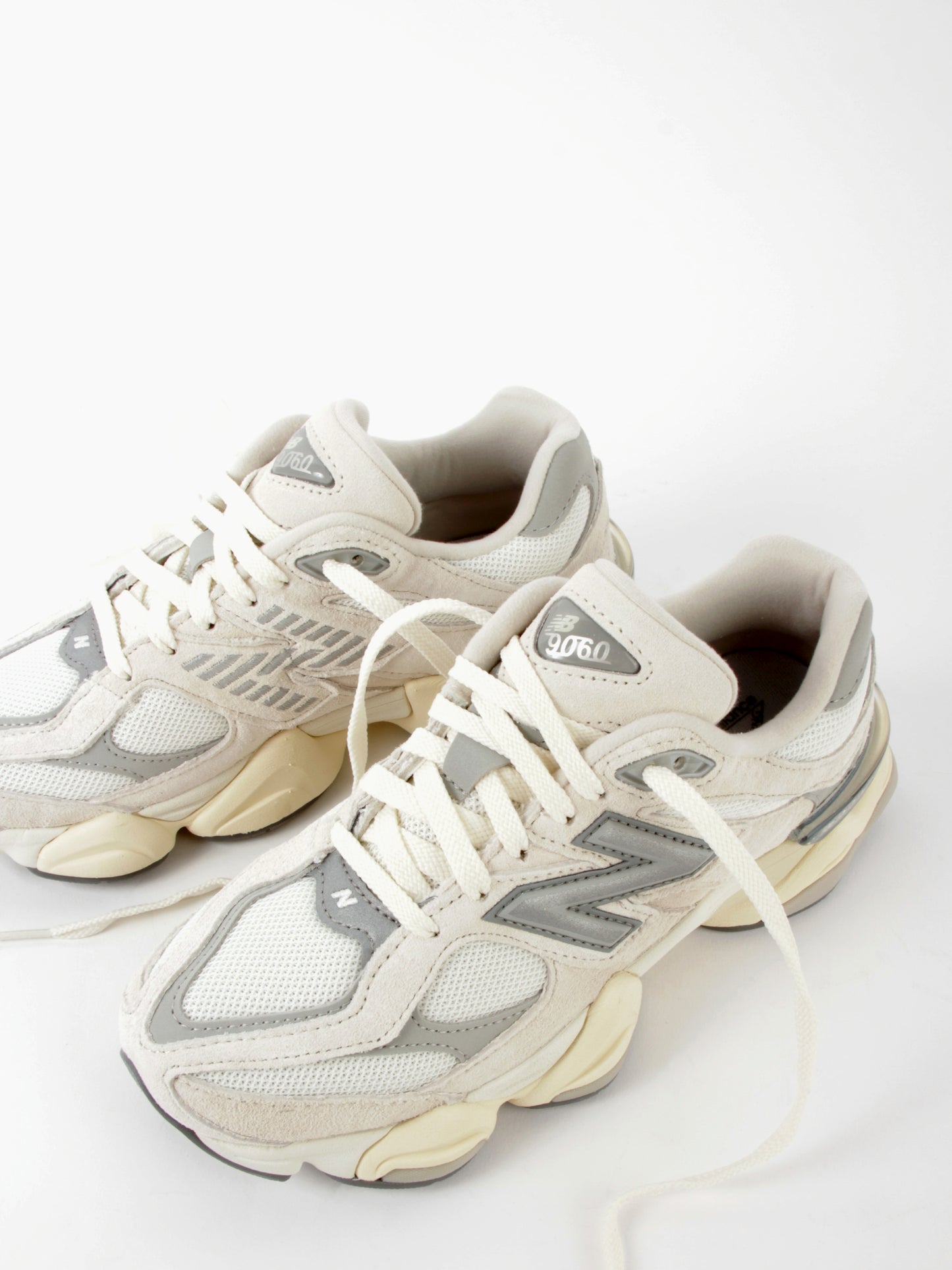 
                  
                    New Balance - 9060
                  
                