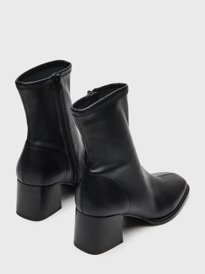 
                  
                    Steve Madden - Pammy
                  
                