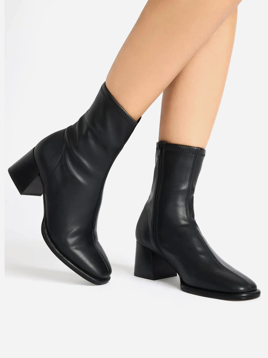 
                  
                    Steve Madden - Pammy
                  
                