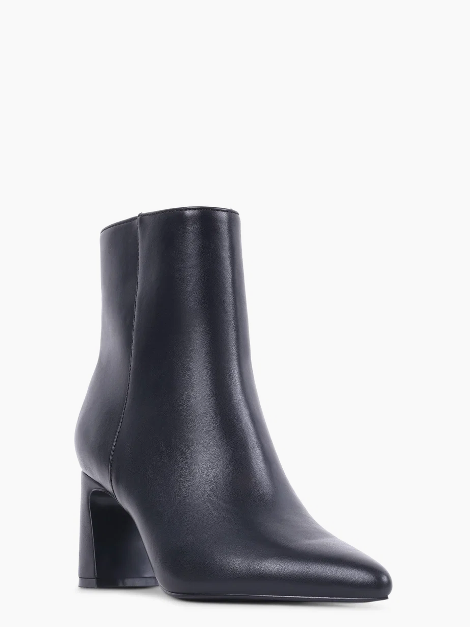 
                  
                    Steve Madden - Bornn
                  
                