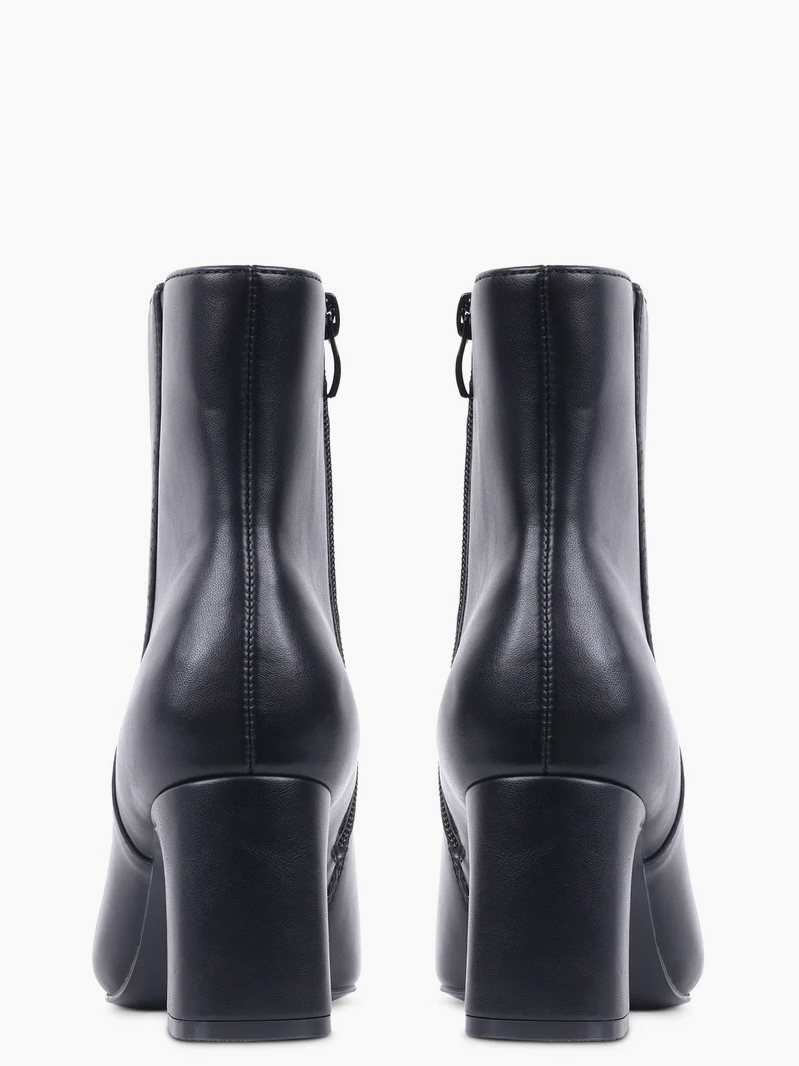 
                  
                    Steve Madden - Bornn
                  
                