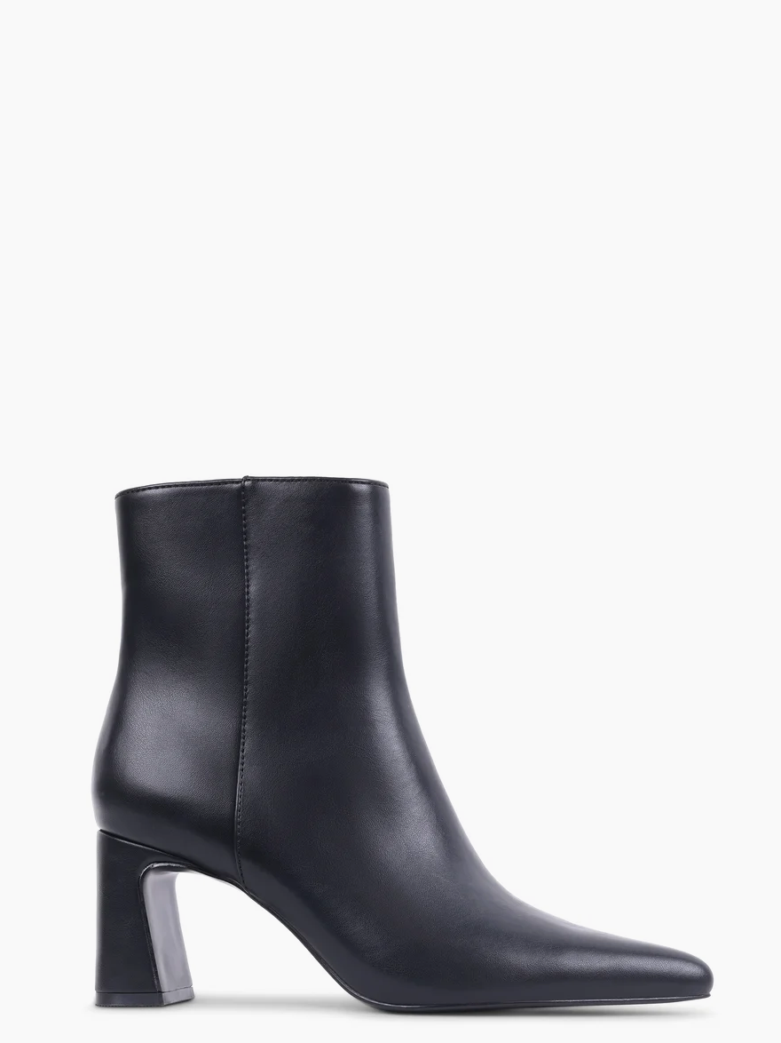 
                  
                    Steve Madden - Bornn
                  
                