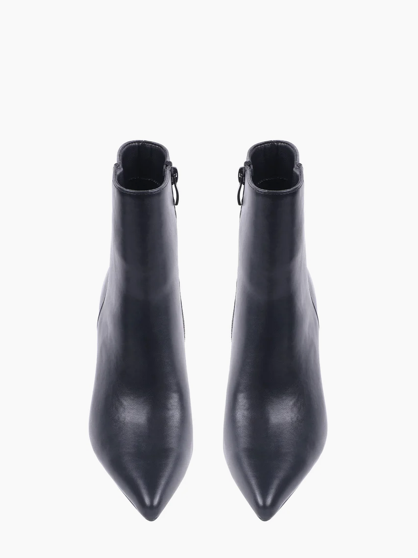 
                  
                    Steve Madden - Bornn
                  
                