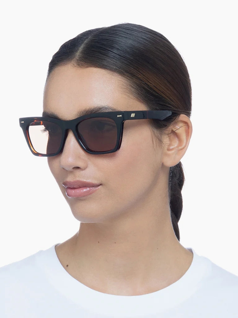 
                  
                    Le Specs -  Chante
                  
                