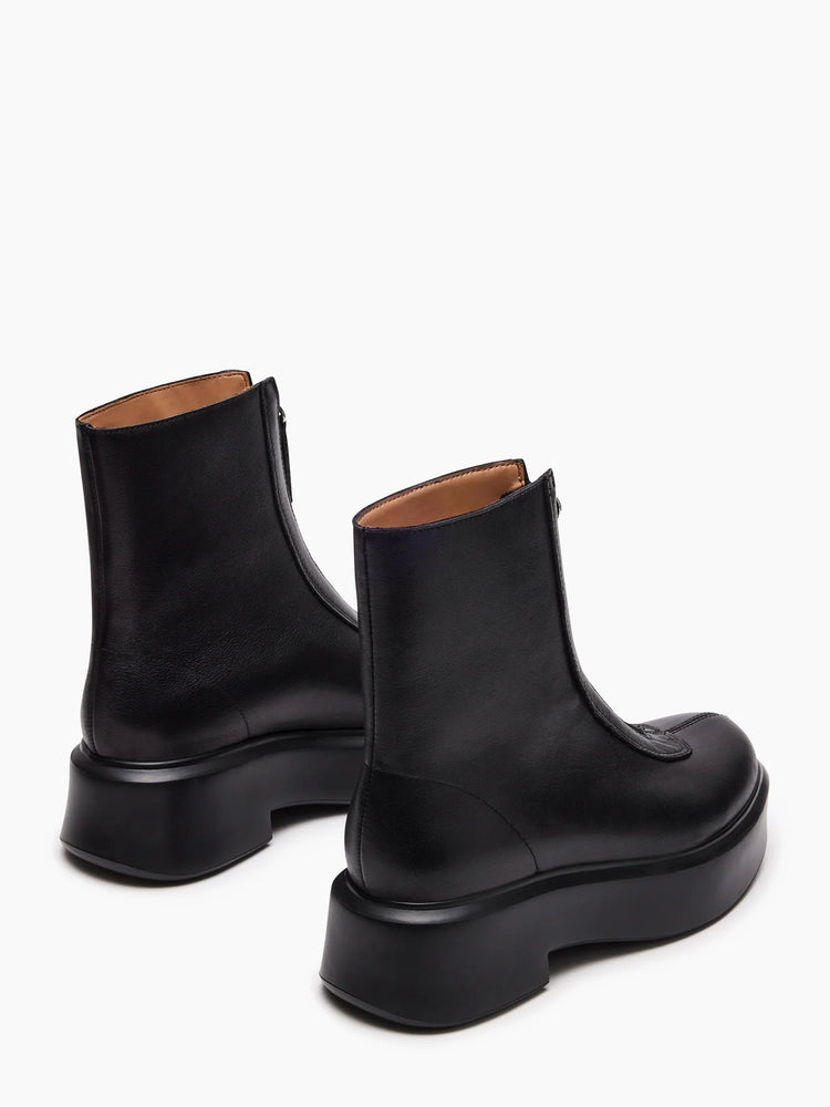 
                  
                    Steve Madden - Jones
                  
                