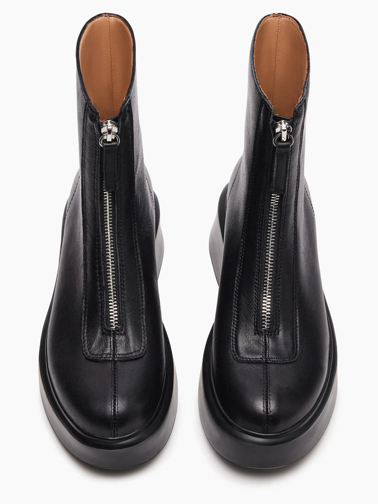 
                  
                    Steve Madden - Jones
                  
                