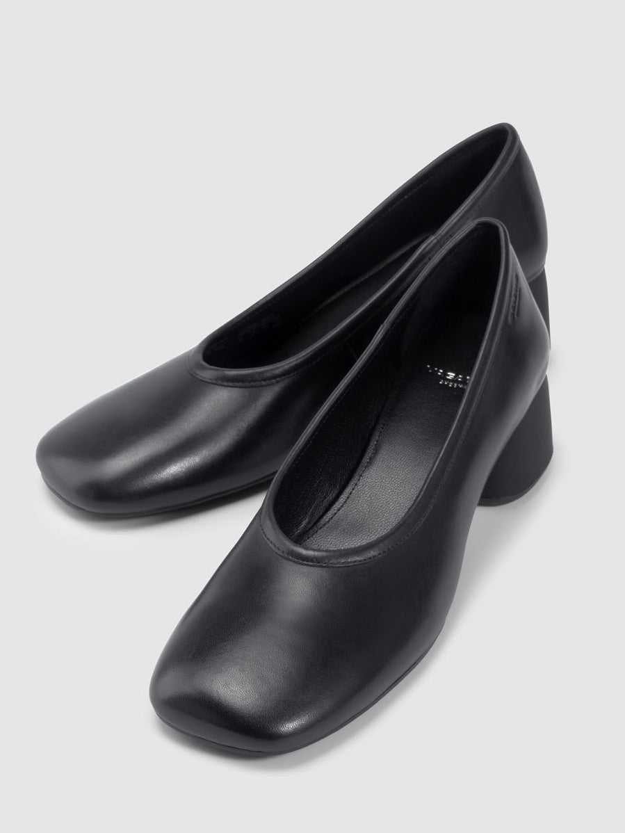 
                  
                    Vagabond Shoemakers - Livia Pumps
                  
                