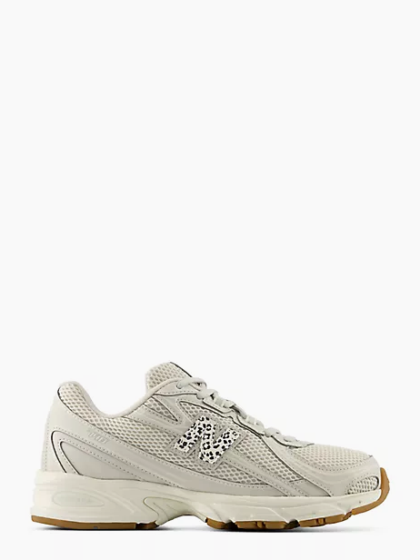 
                  
                    New Balance - 740
                  
                