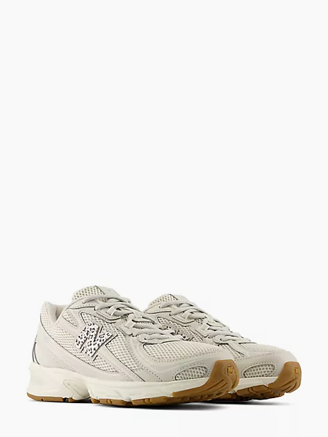 
                  
                    New Balance - 740
                  
                