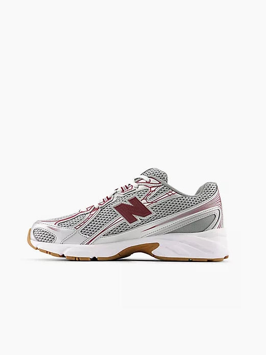 
                  
                    New Balance - 740
                  
                