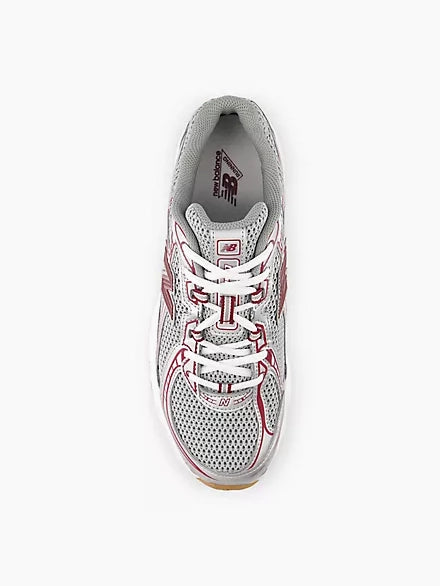 
                  
                    New Balance - 740
                  
                