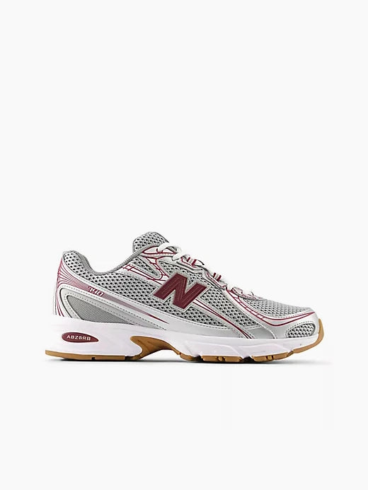 
                  
                    New Balance - 740
                  
                
