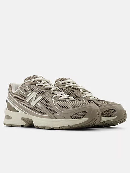 
                  
                    New Balance - 740
                  
                