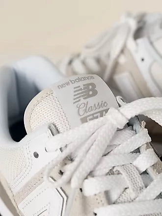 
                  
                    New Balance - 574
                  
                