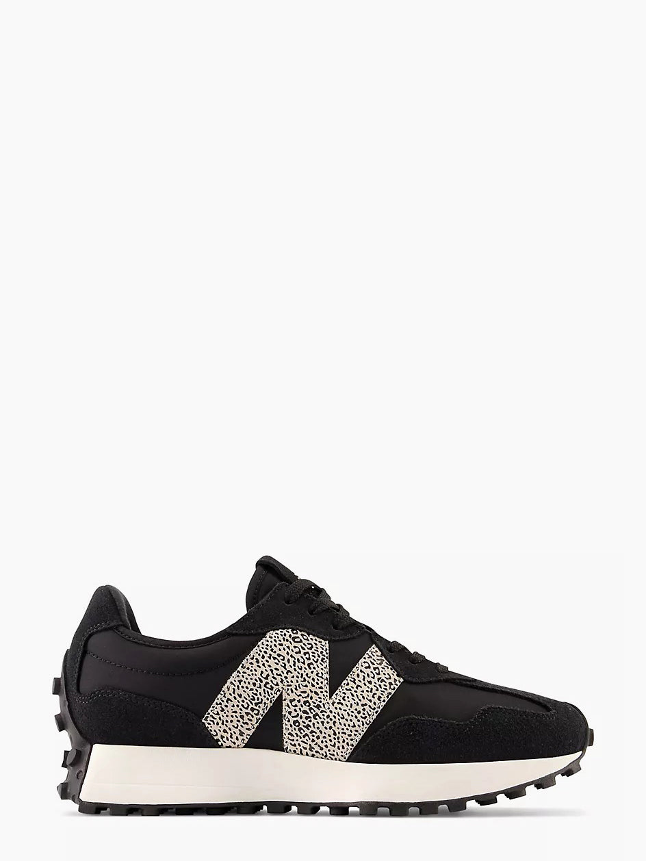 
                  
                    New Balance - 327
                  
                
