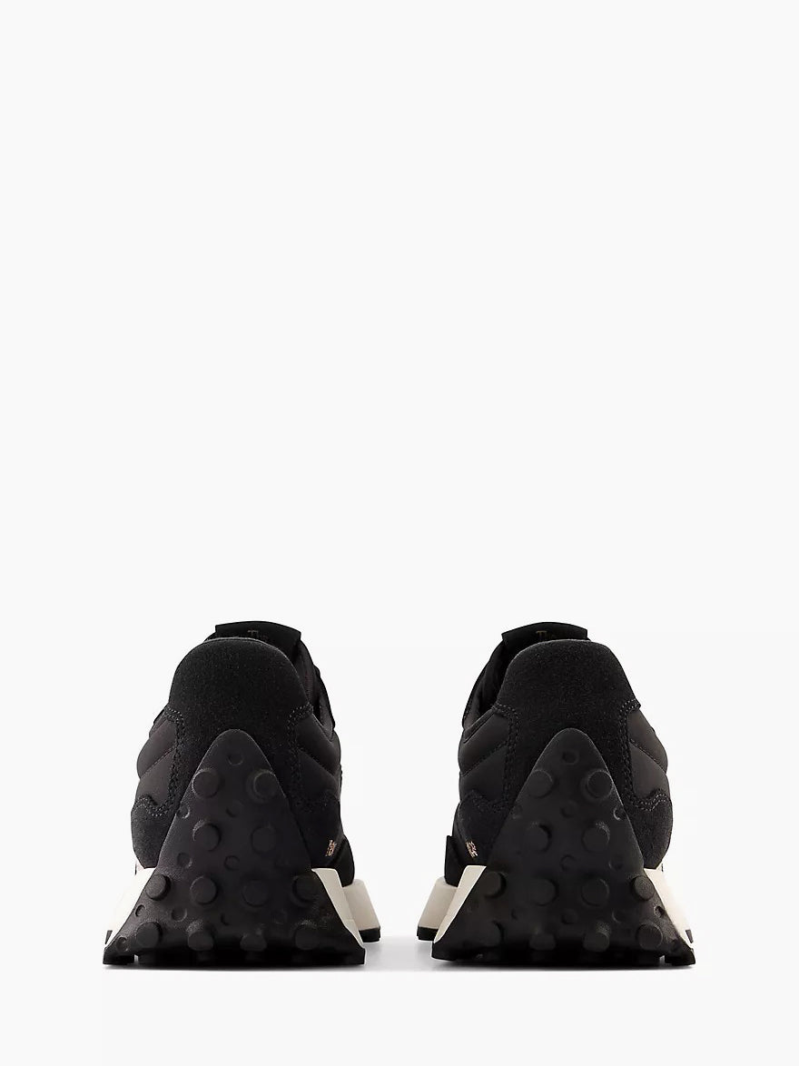 
                  
                    New Balance - 327
                  
                